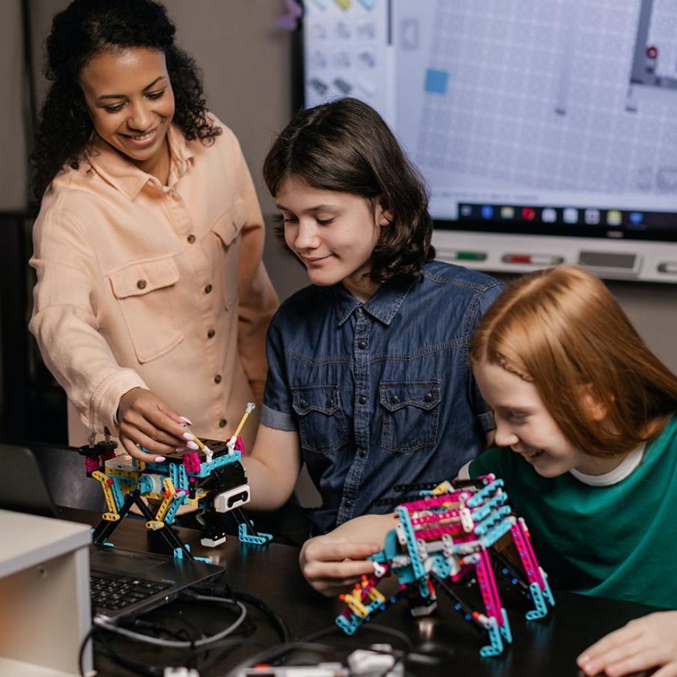 3 Girls working in a techlab making robots