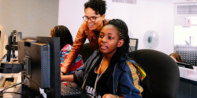 Student and instructor huddles around computer